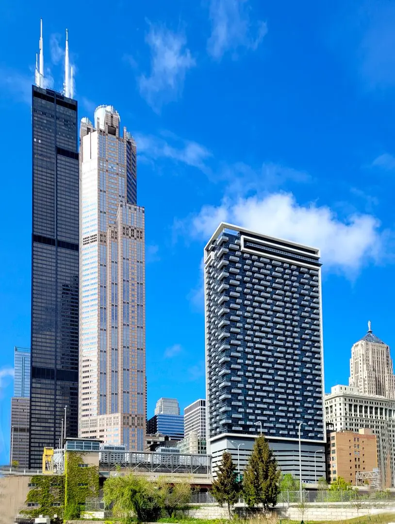 235 W VAN BUREN Street
