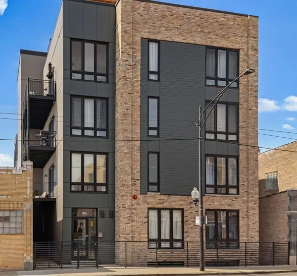2135 W Cermak Road