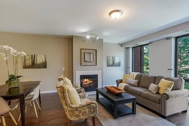 343 W OLD TOWN Court