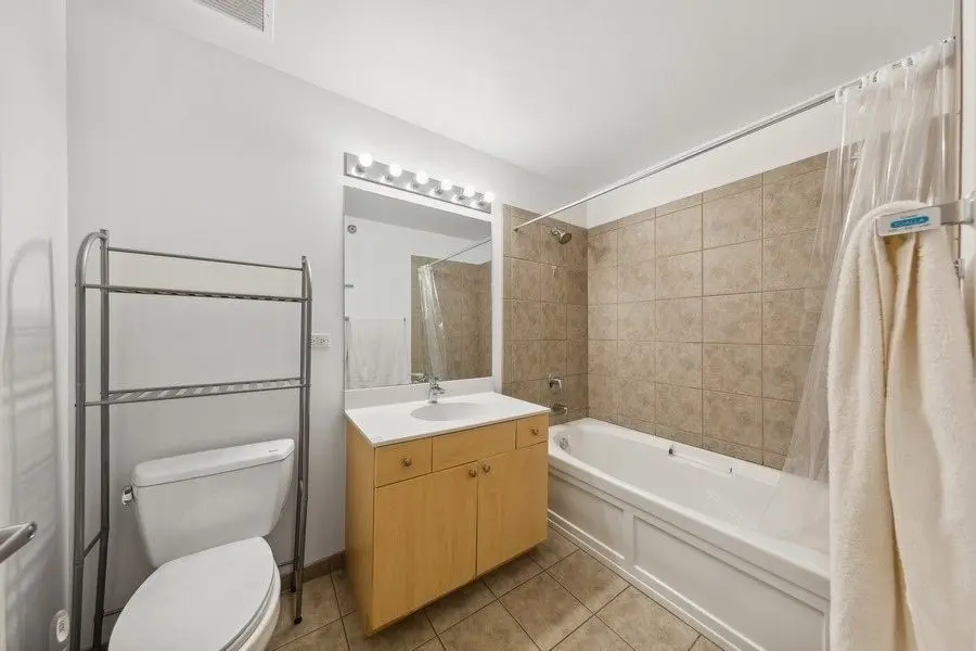 235 W Van Buren Street