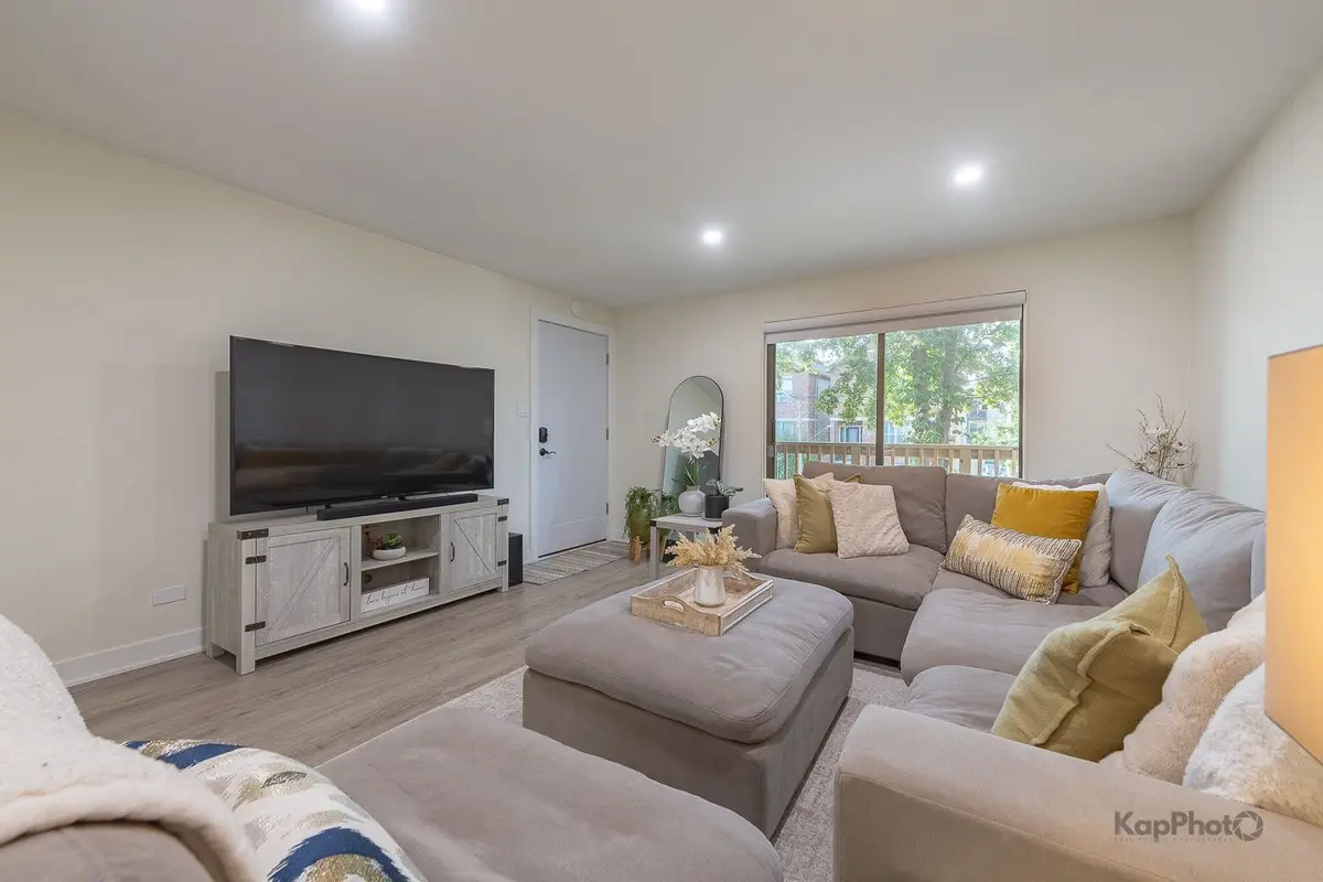 6612 W 64th Place