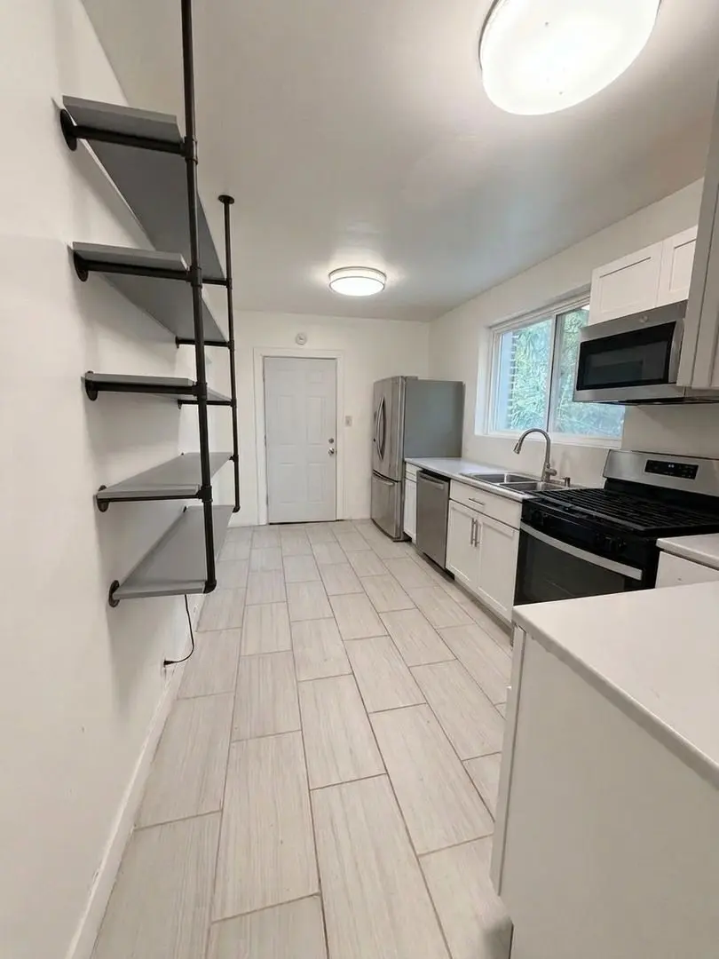 1133 E 81st Place