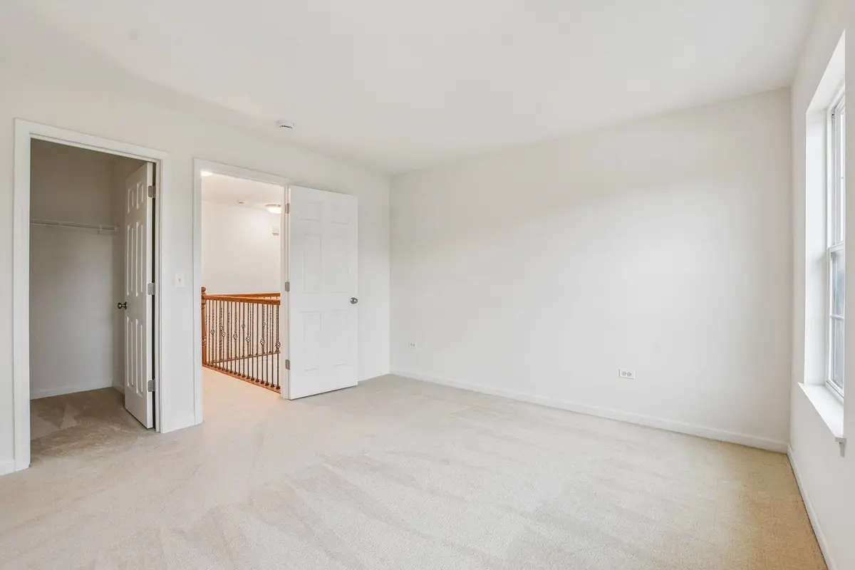586 WEXFORD Drive