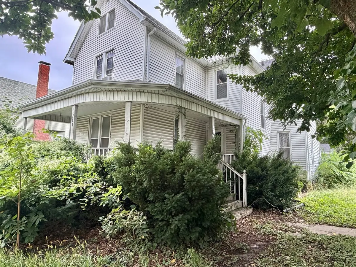 203 W Locust Street