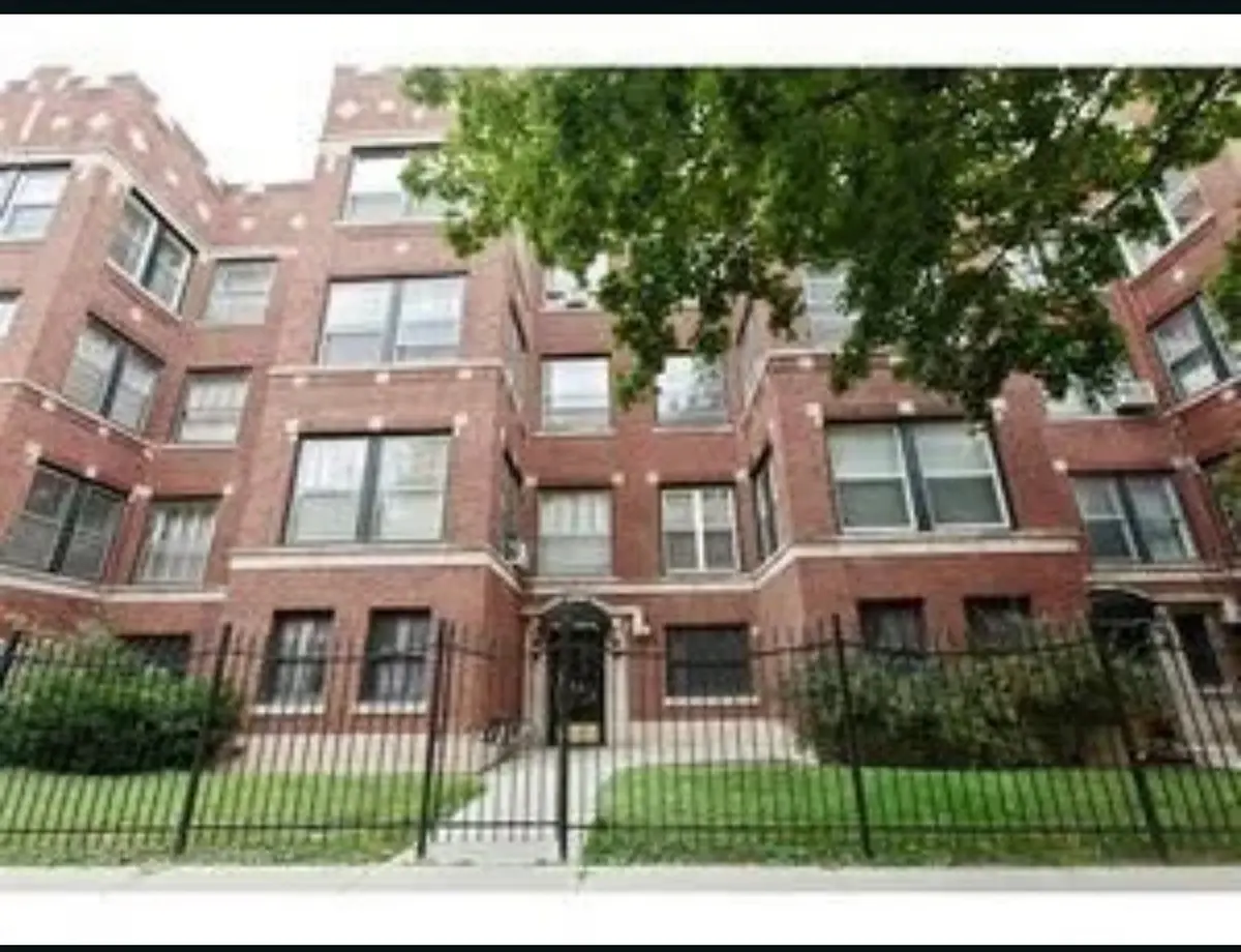 2332 E 70th Place