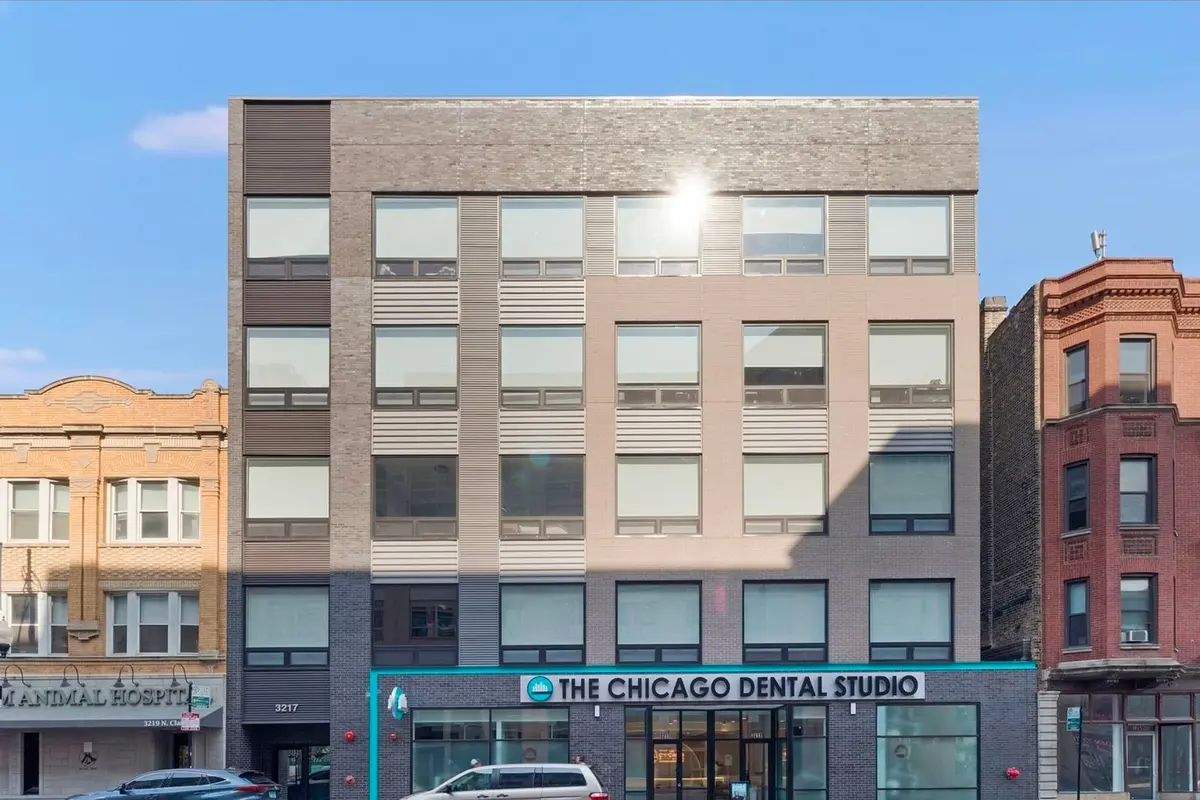 3217 N Clark Street