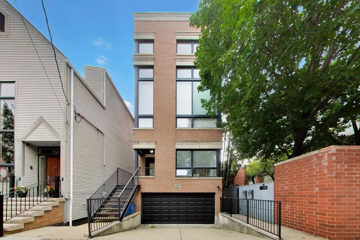 1887 N POE Street
