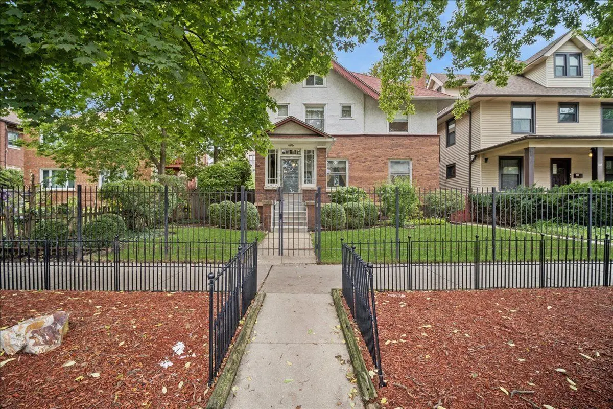 1616 W Jarvis Avenue