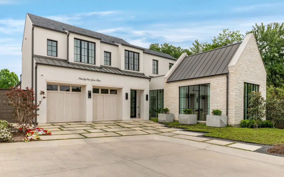 9102 Bluff Hollow