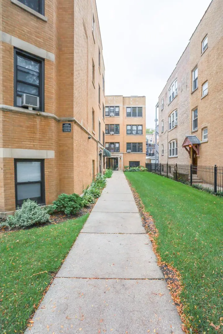 2017 W Berwyn Avenue