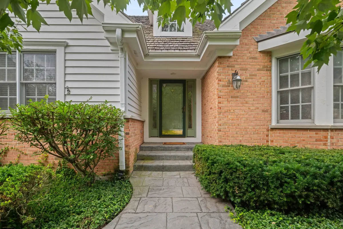 1735 Yale Court