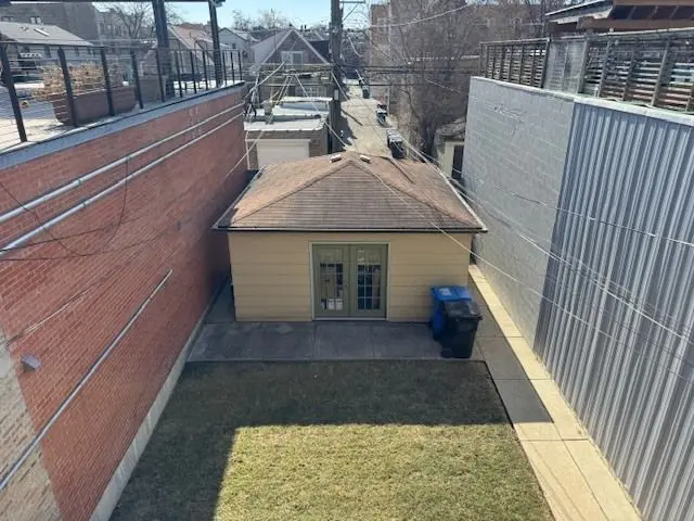 3041 W Fullerton Avenue