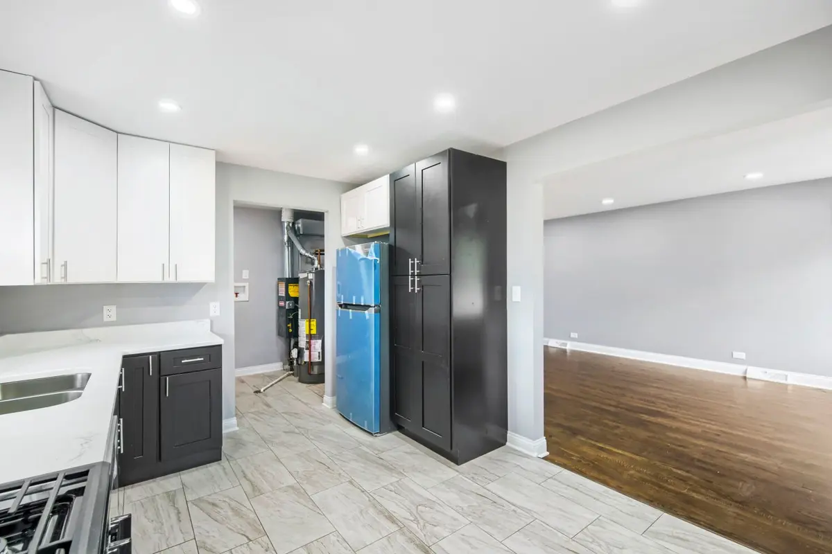 576 W 16th Street