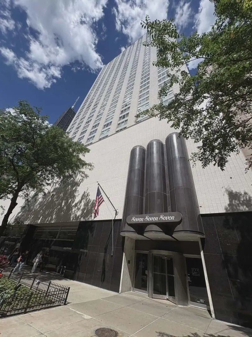 777 N MICHIGAN Avenue