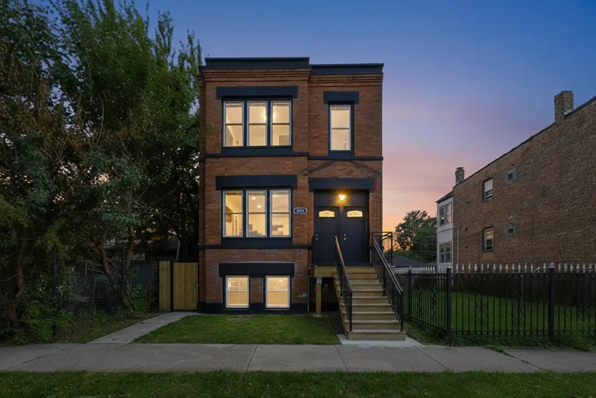 5009 W Ogden Avenue