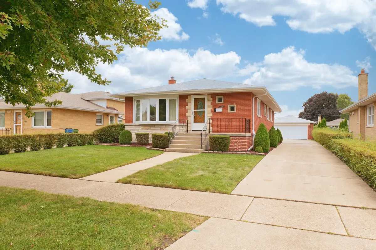 4537 W 100th Place