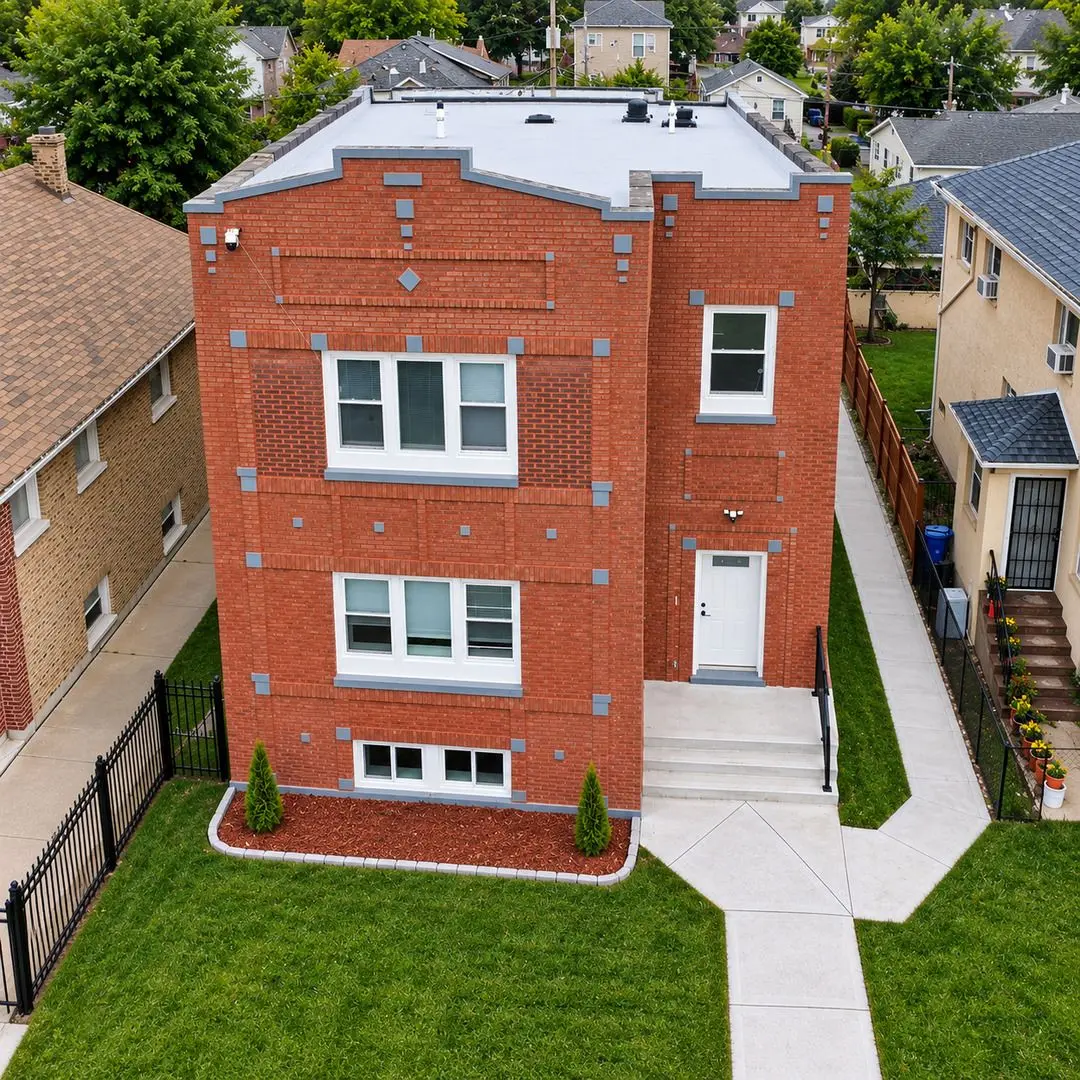 1015 N Laramie Avenue