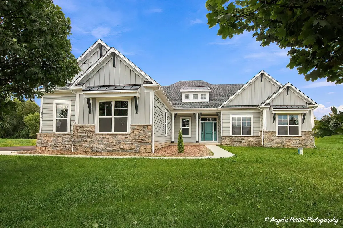 2907 Pioneer Oaks Drive