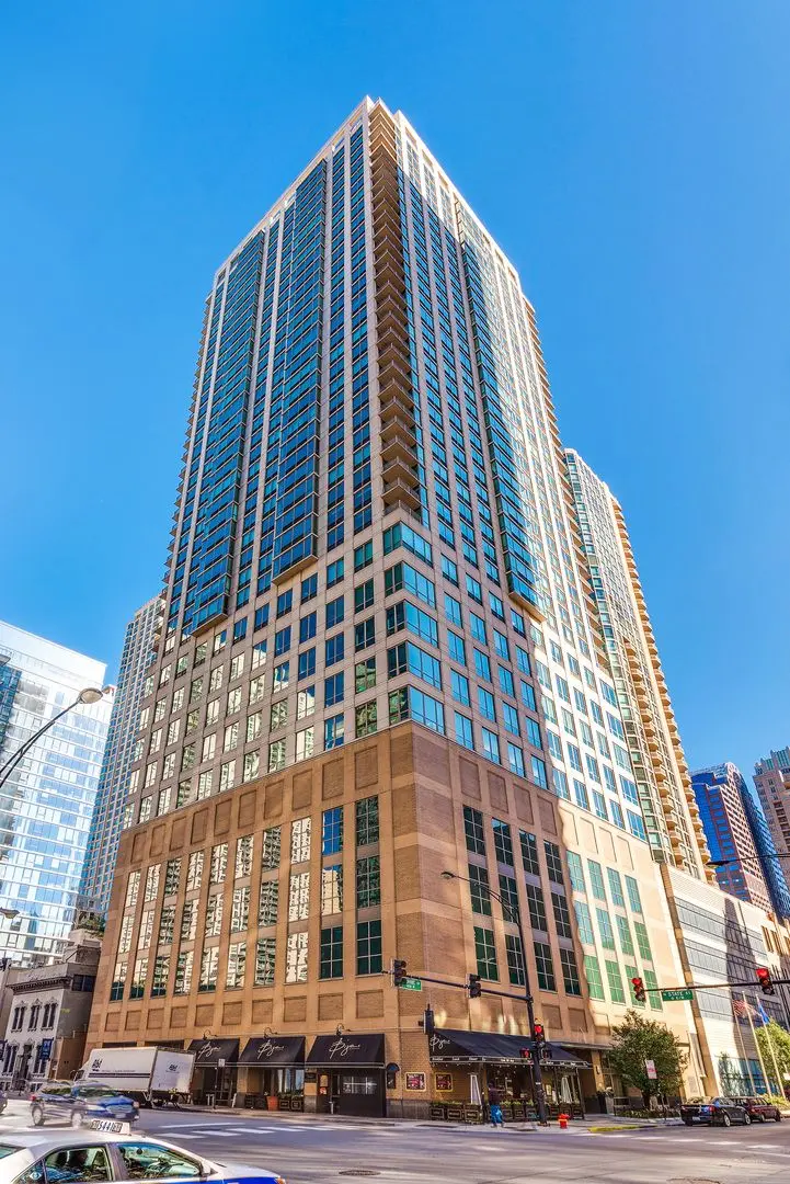 2 E Erie Street