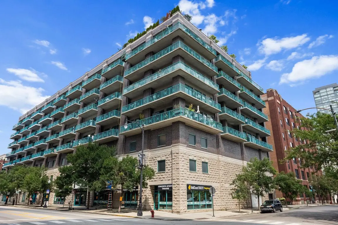 910 W MADISON Street