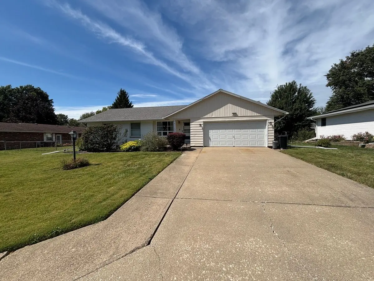 2811 E Bluff Court