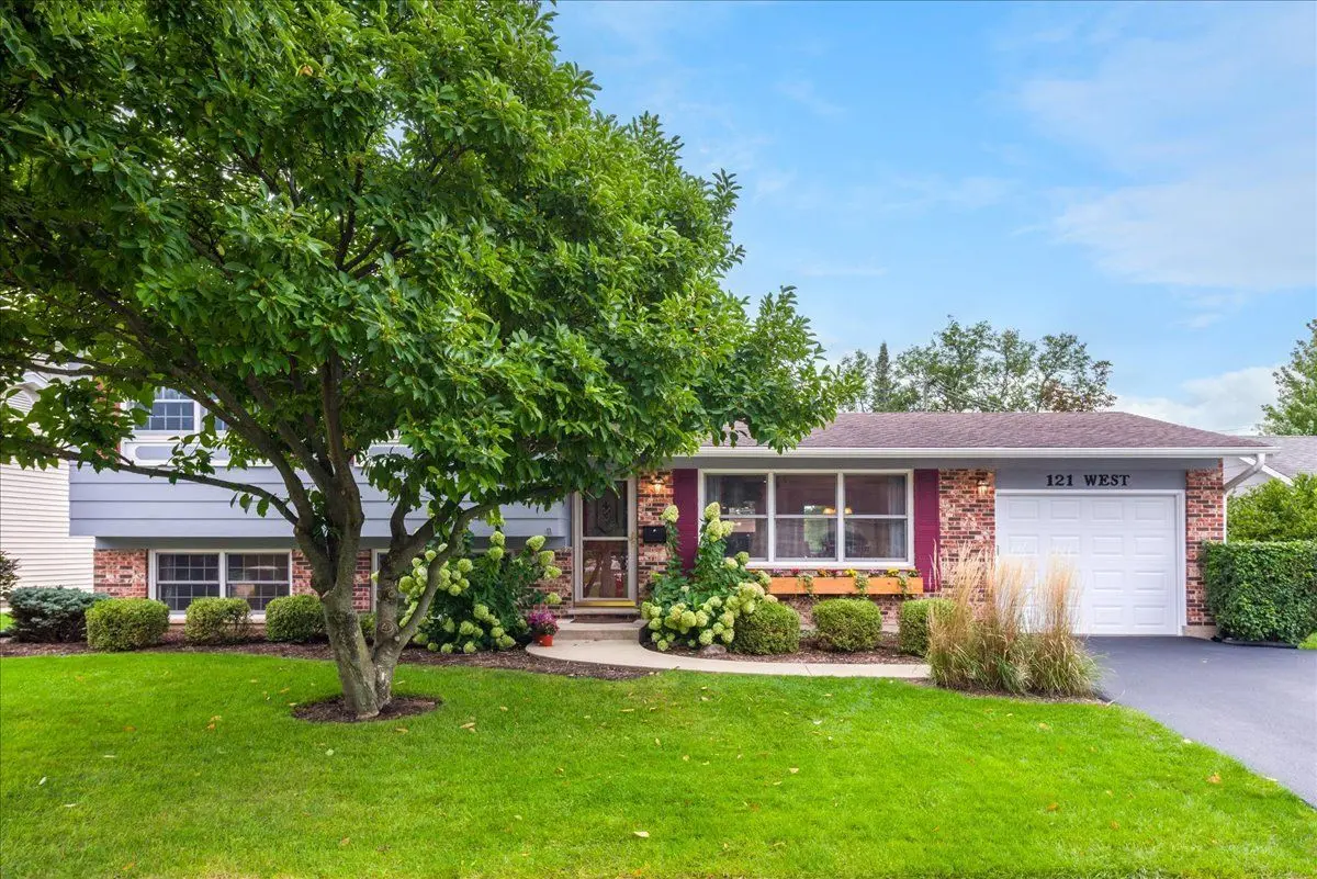 121 W Suffield Drive