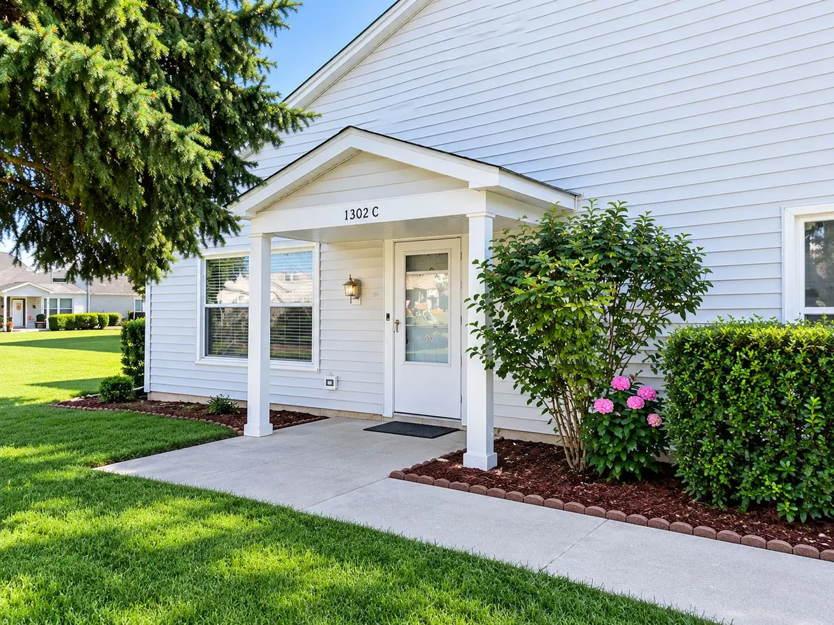 1302 S Glen Circle