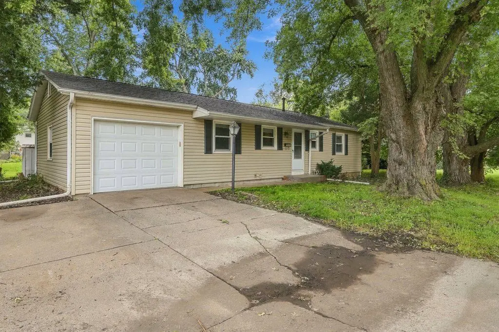 1525 MIDDLE Road