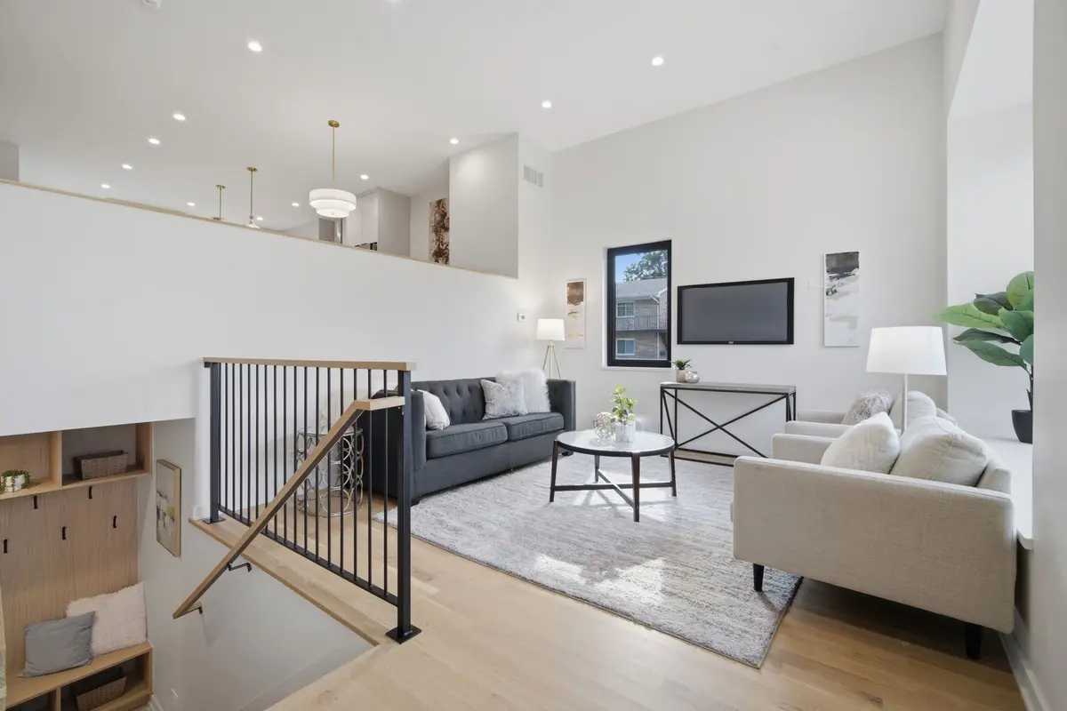 105 Prairie Avenue
