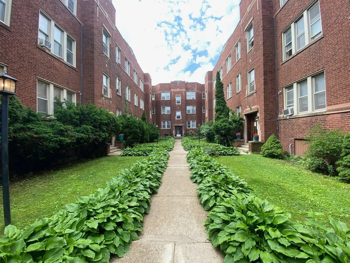 1345 1/2 W Touhy Avenue