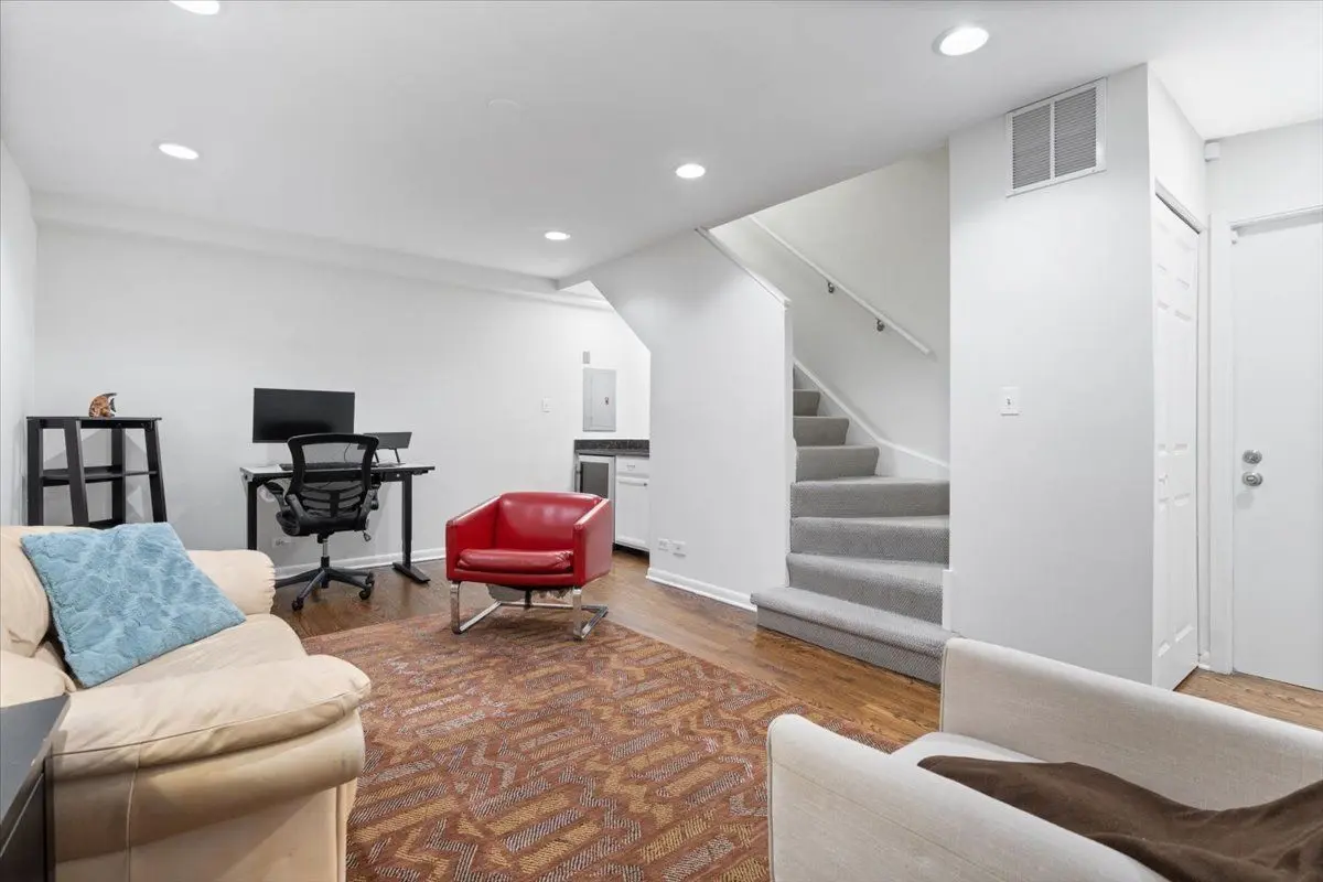 1512 W DIVERSEY Parkway