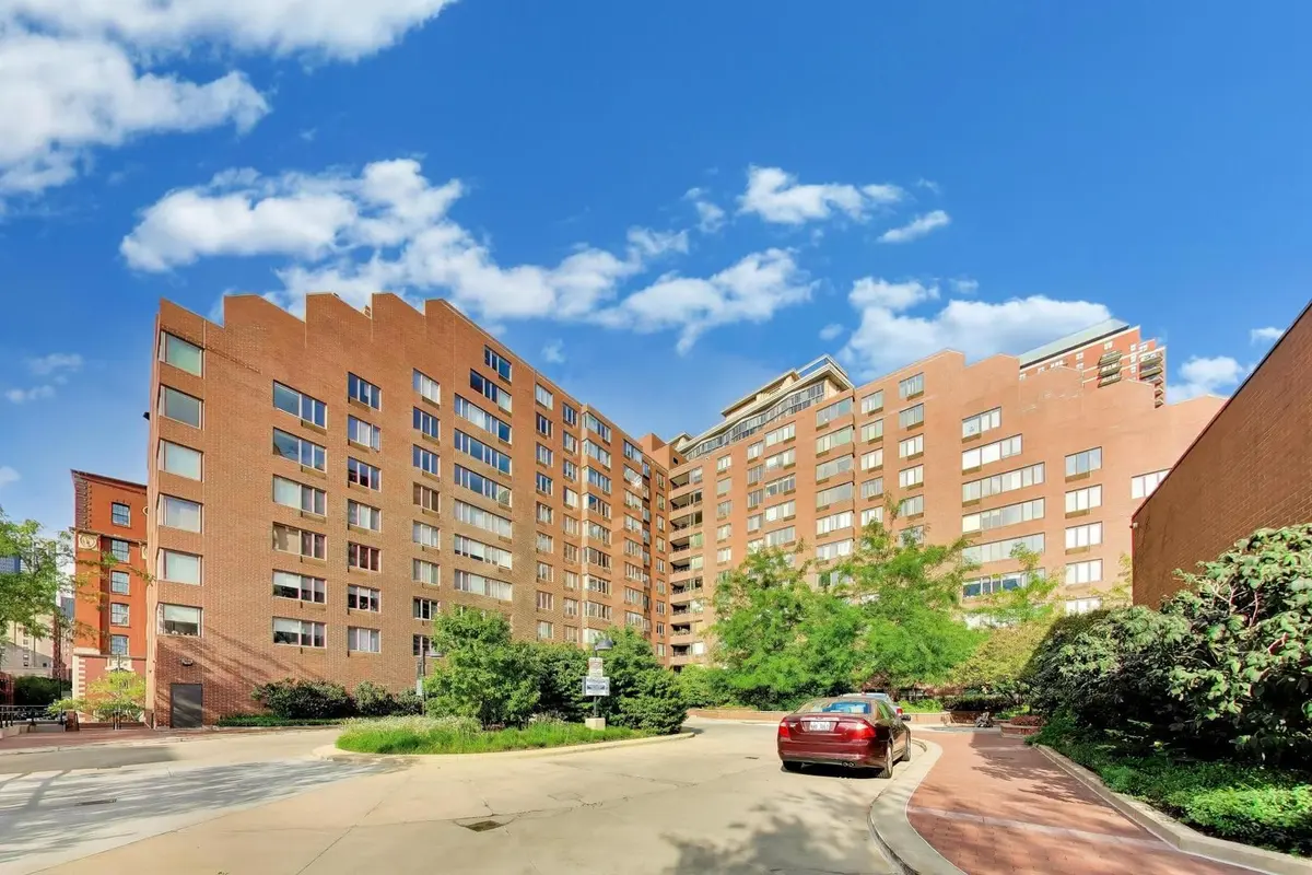 801 S Plymouth Court