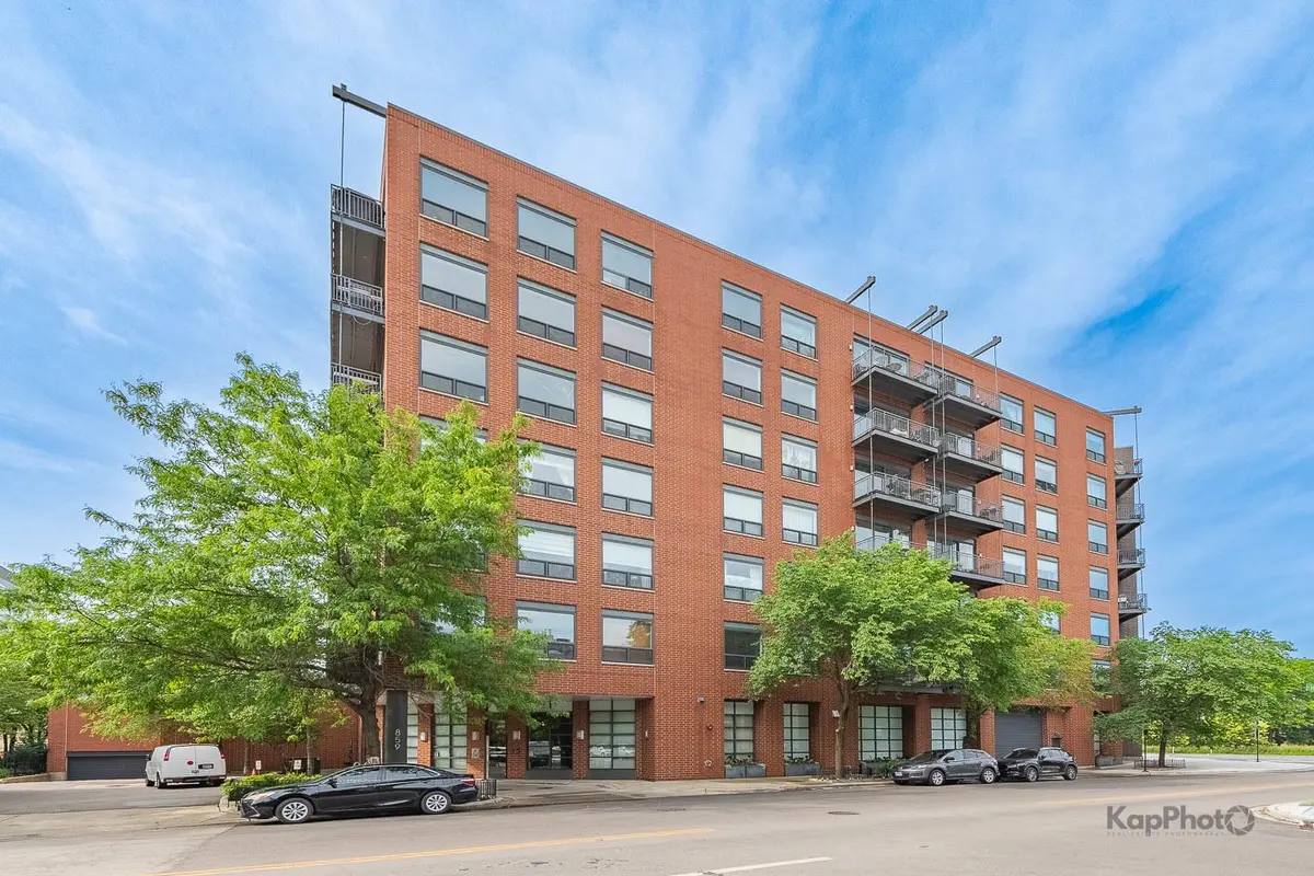 859 W Erie Street