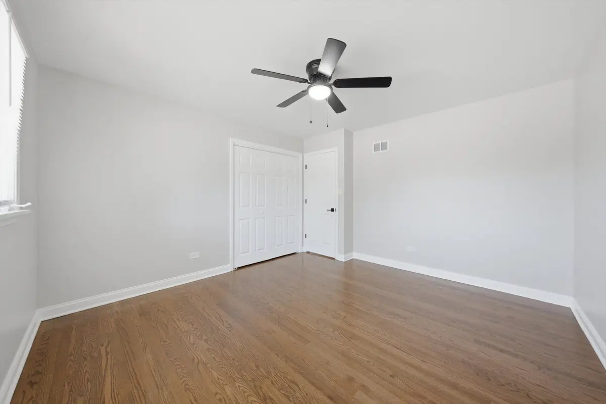 1103 E 166th Place