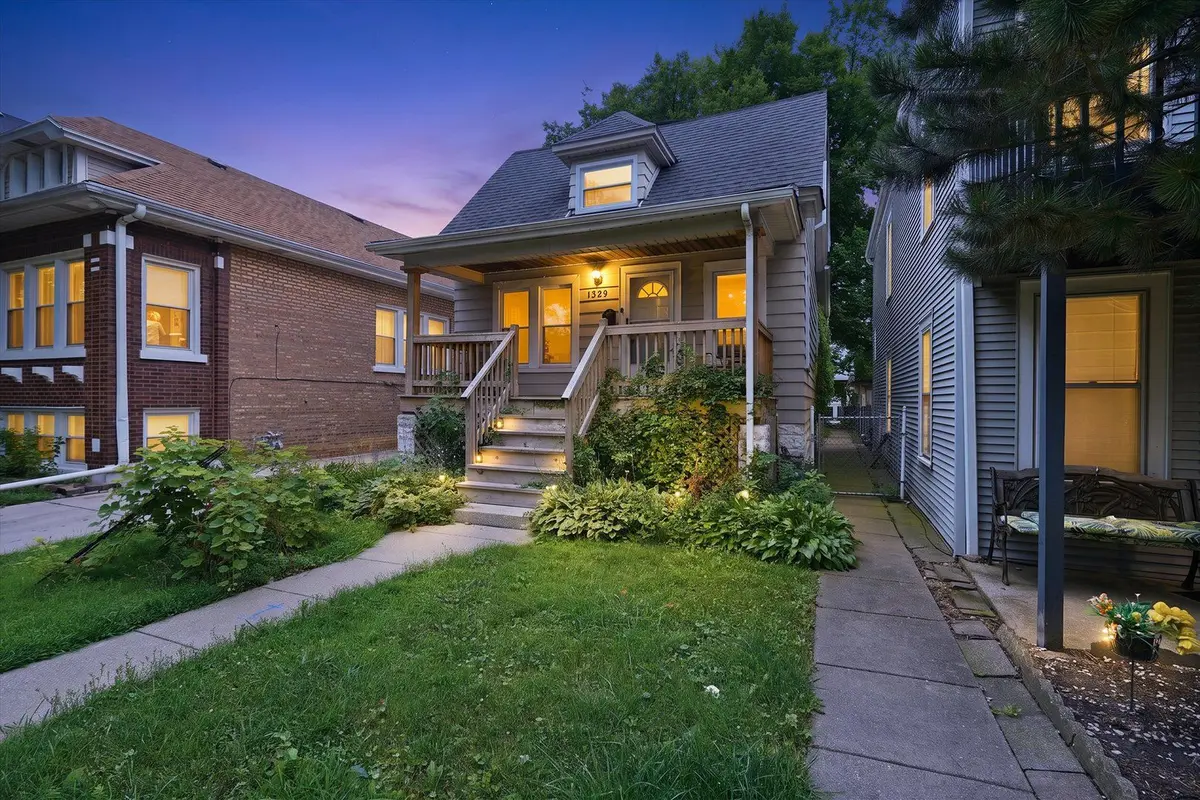 1329 MAPLE Avenue