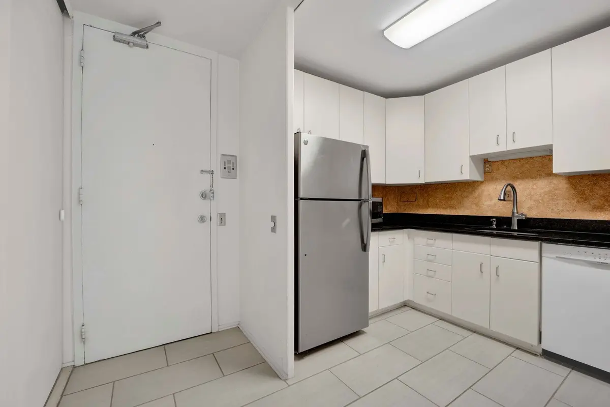 340 W Diversey Parkway