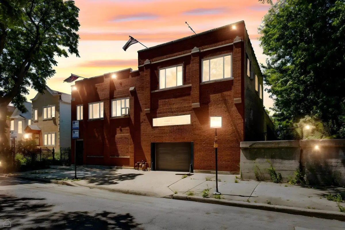 1742 N Mozart Street