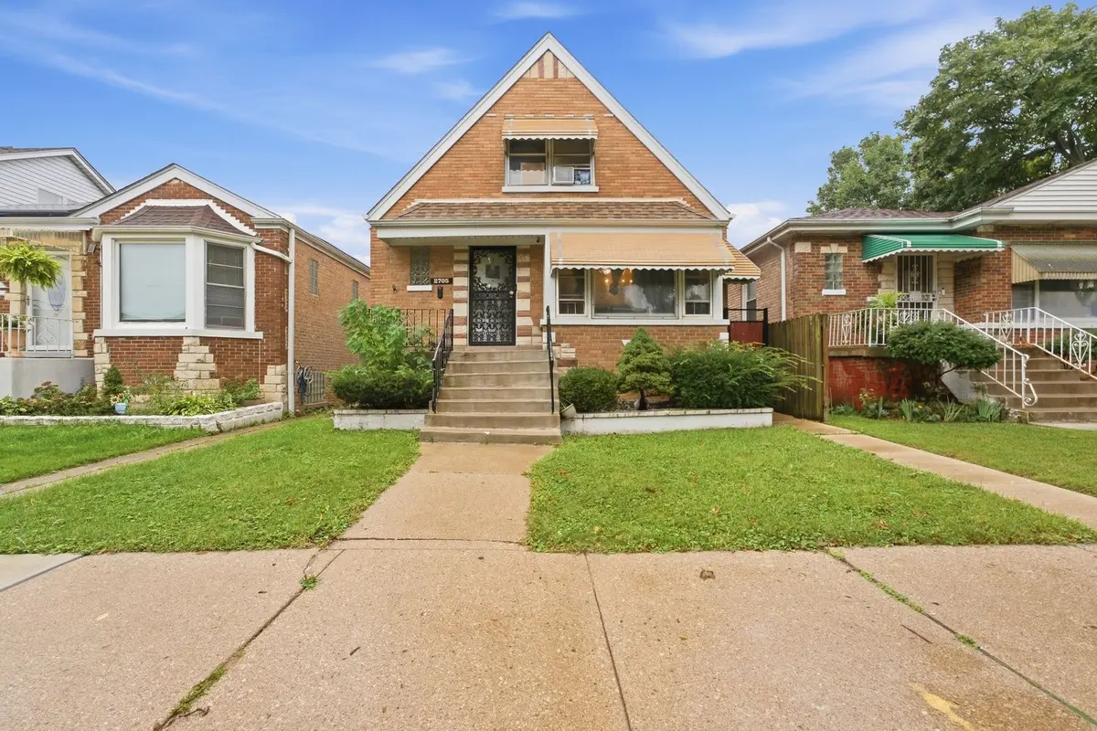 2705 N Menard Avenue