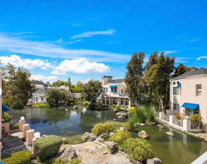 799 Lakeshore Drive