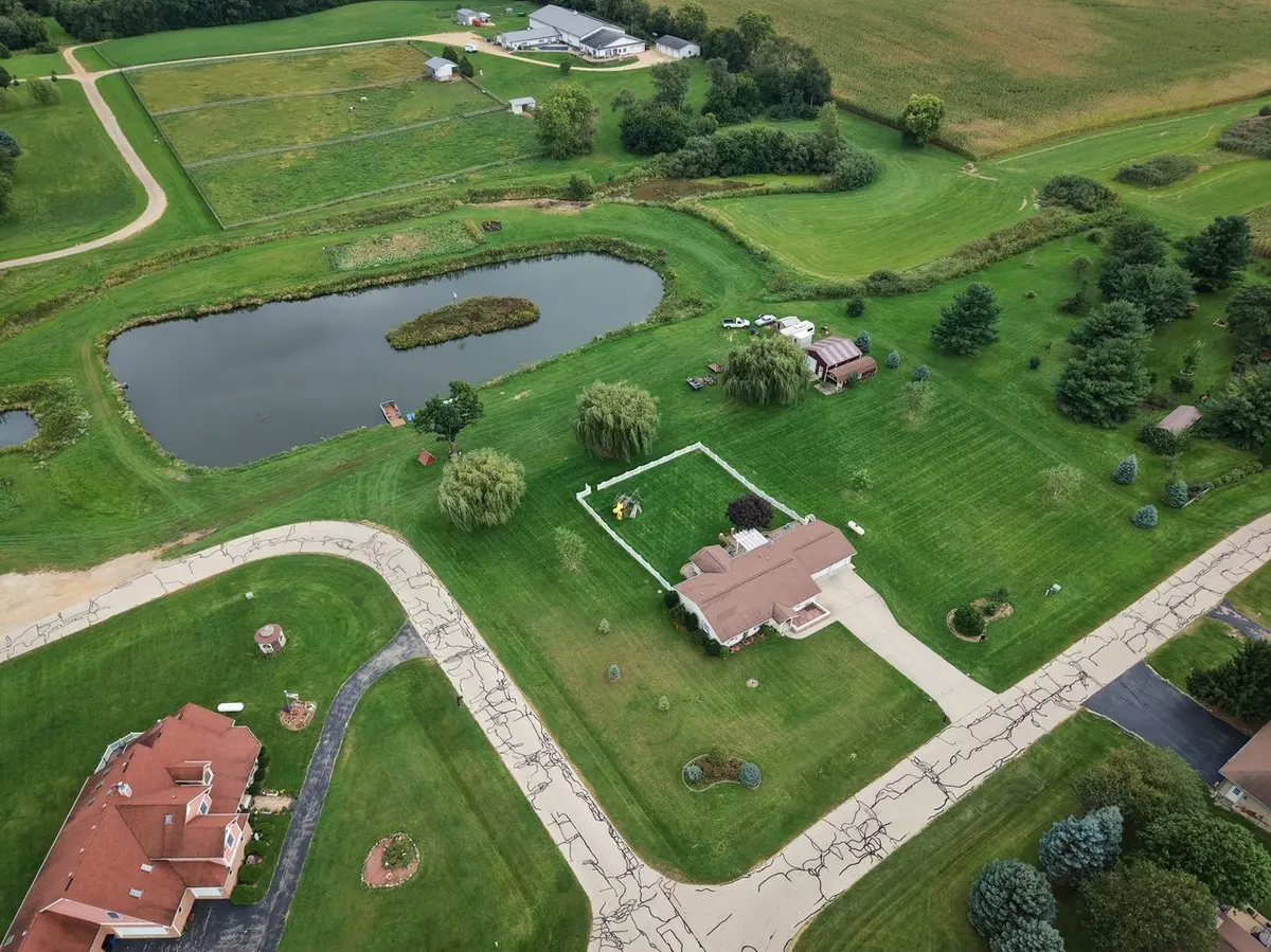 1910 Lakeview Lane