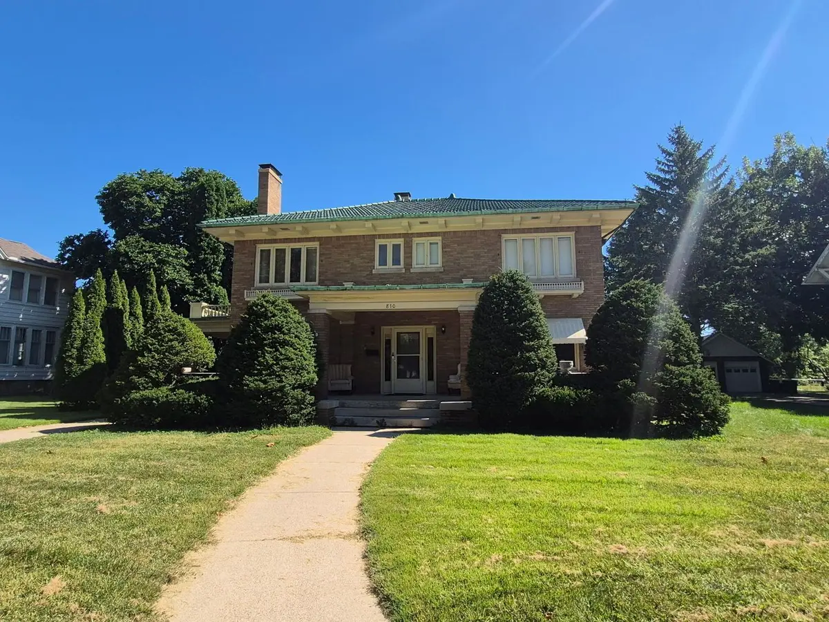 810 Locust Street