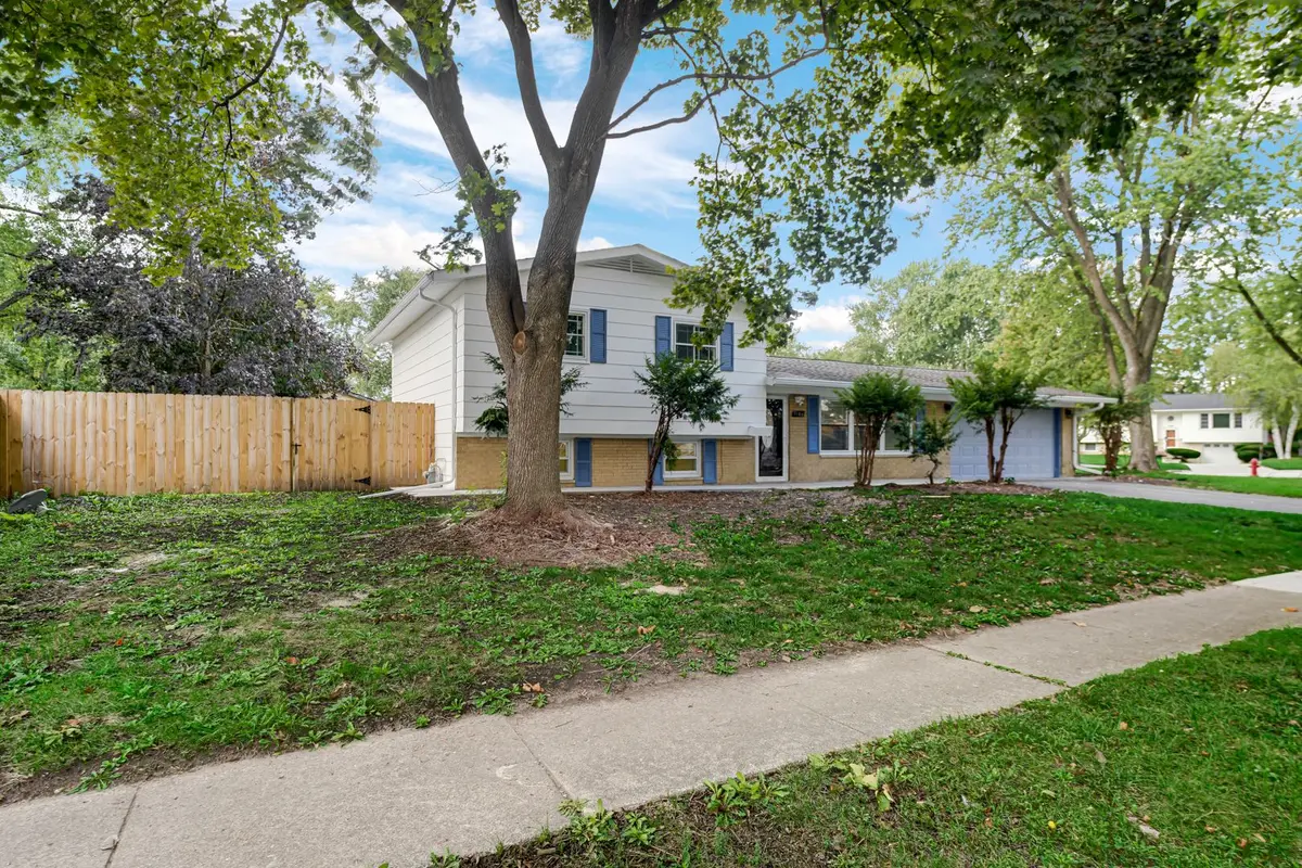 7180 Edgebrook Lane