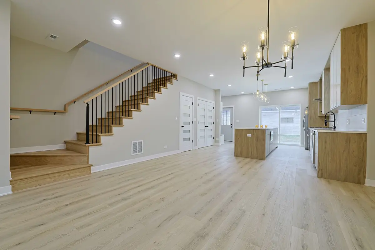 5837 W Iowa Street