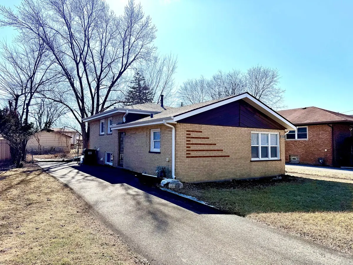 2217 W 156th Place