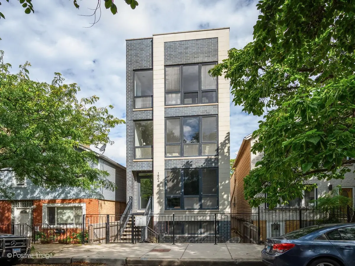 1504 W Walton Street
