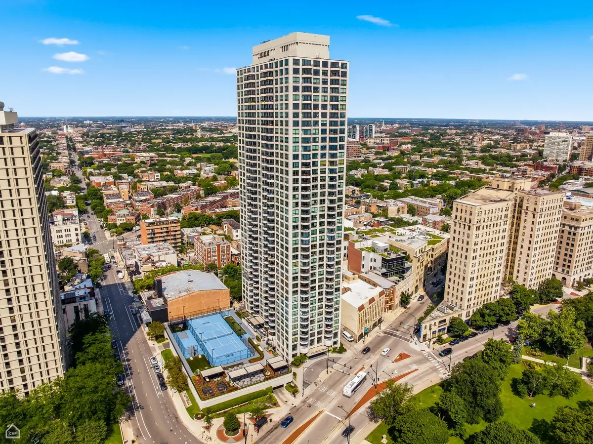 2020 N Lincoln Park West