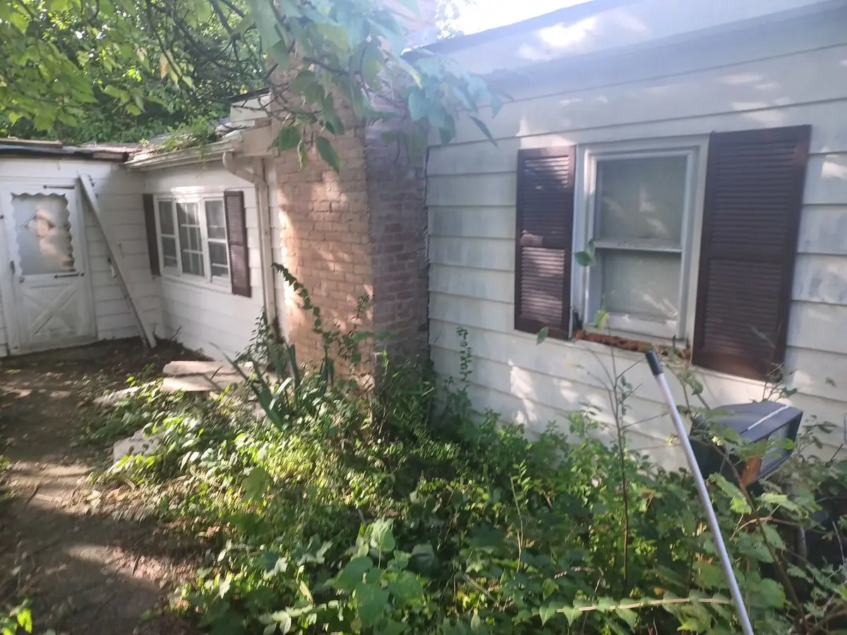 8014 E Maplewood Drive
