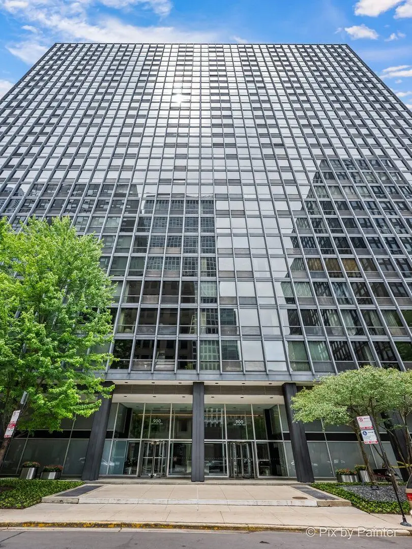 910 N LAKE SHORE Drive
