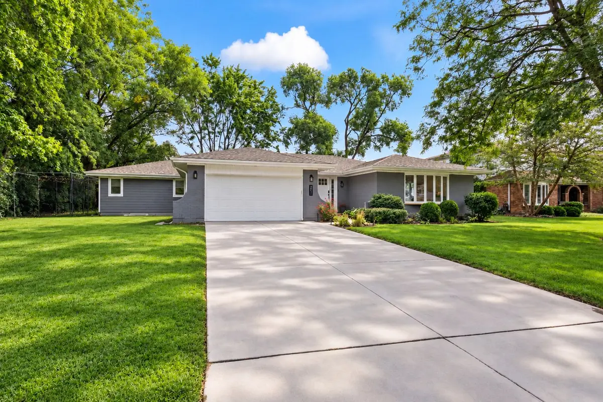 211 S Leonard Lane