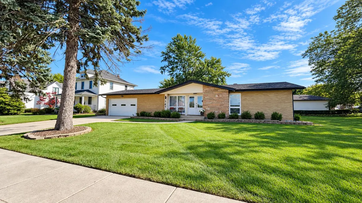 141 W Army Trail Boulevard